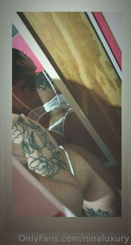Do you prefer big ass 🍑or big boobs 🎈🎈? Because I have both ..