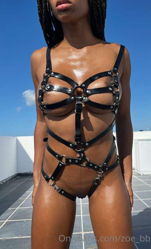 Would you like to fuck me while I wear this ? Cause I would ..