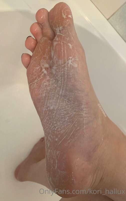 You can really see every wrinkle on my sole 🦶🏻 with this lot..