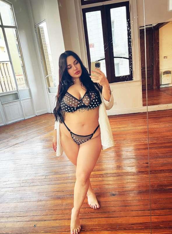 do i look good in mirror selfies or in normal camera?