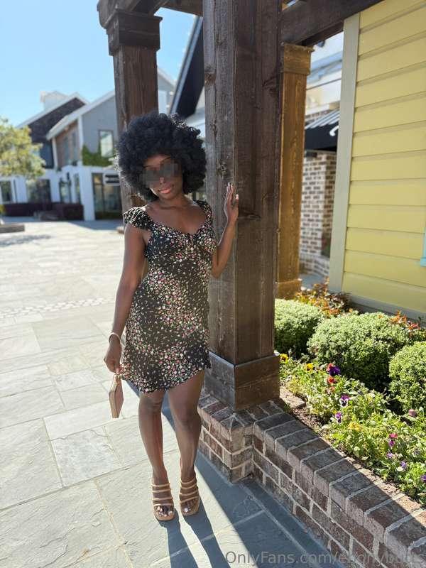 Does daddy like my dress? 😘