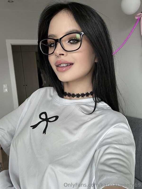 Tap that heart if you’re loving this outfit! 💕😏