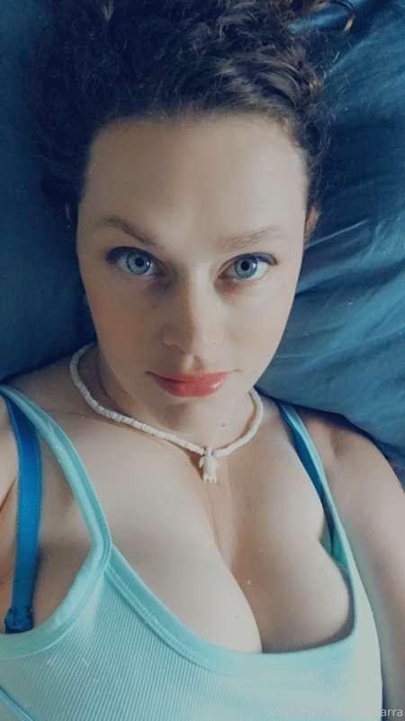 Eyes are up here .... 😘