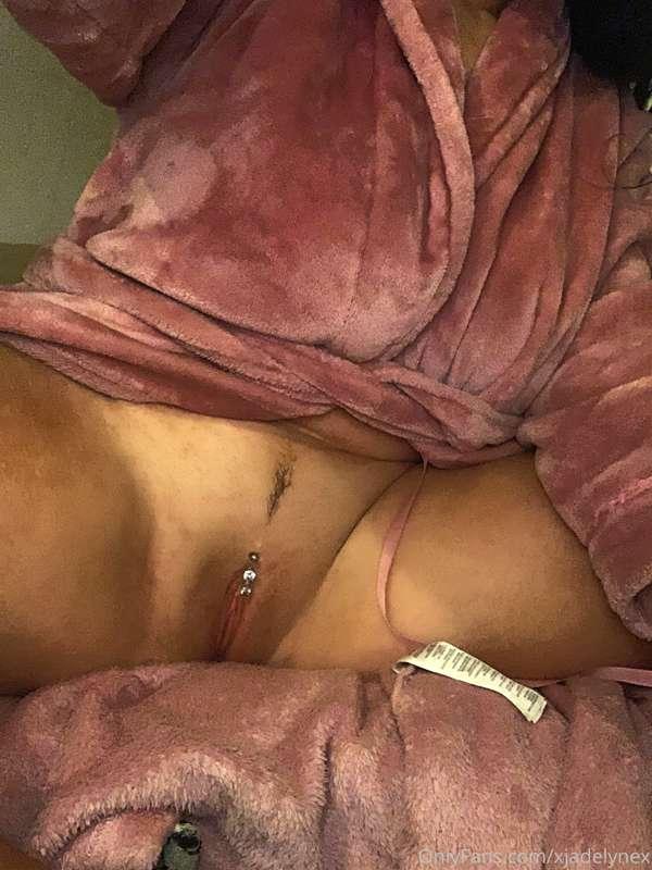 I never wear any panties under my dressing gowns💦😈
