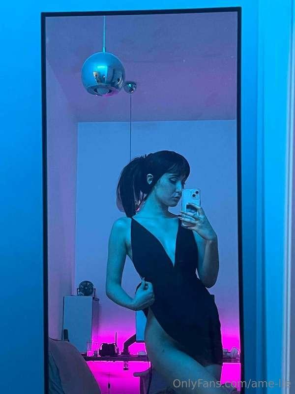 Some late night sexy pics in sexy dress! Girly mood!🤭🤭