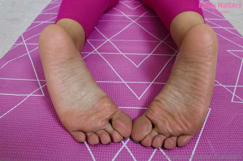 Happy Thursday from me and my soles ✌🏼🦶🏼