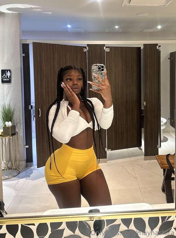 pretty face and a pretty bigger ass 💗