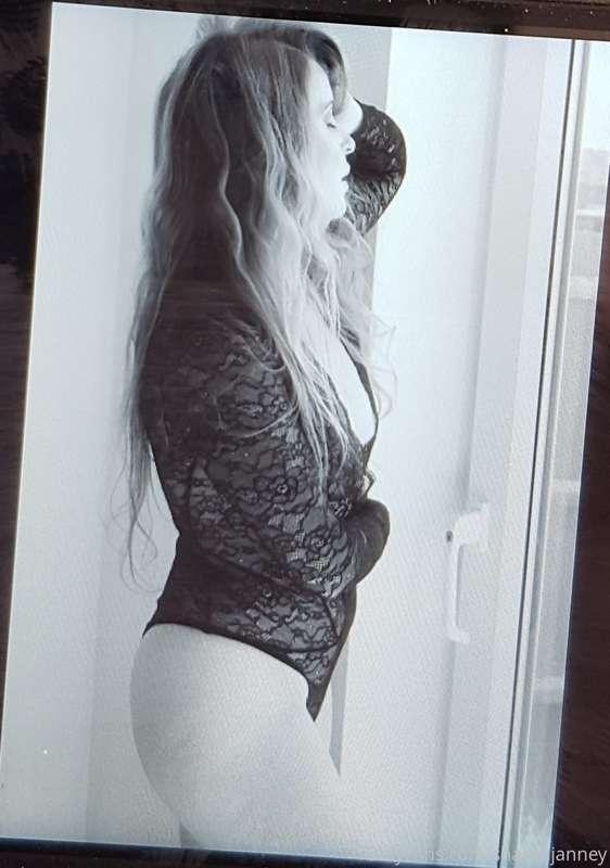 Hello Some back of camera shots from my shoot today All uned..