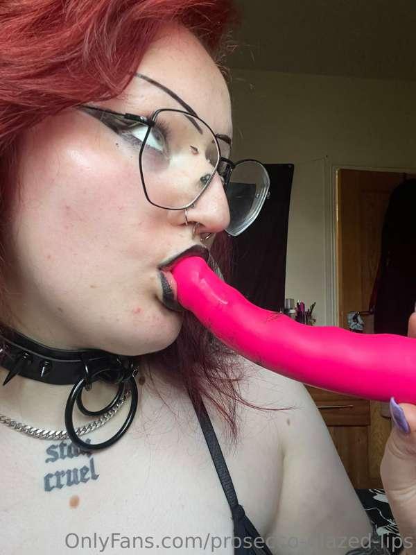 eye contact is important 😇