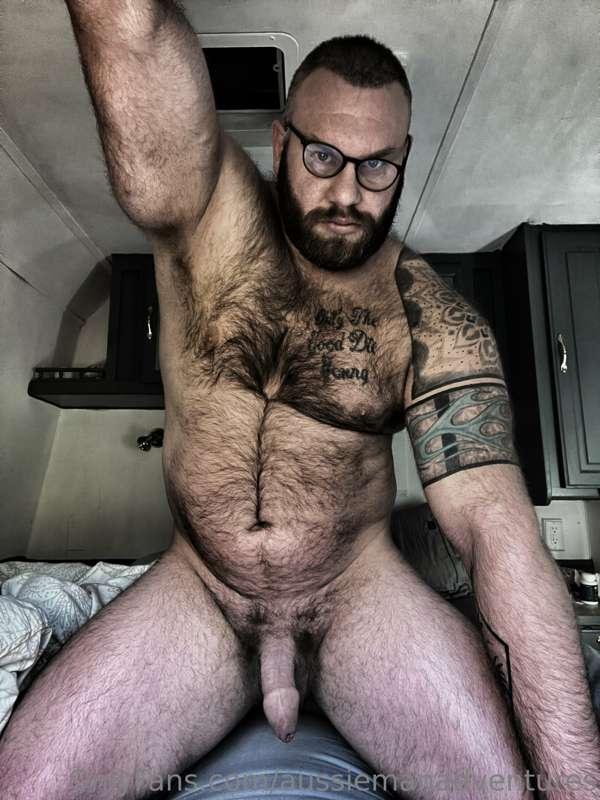 Would you let a Bear with glasses fuck you..?? 😈