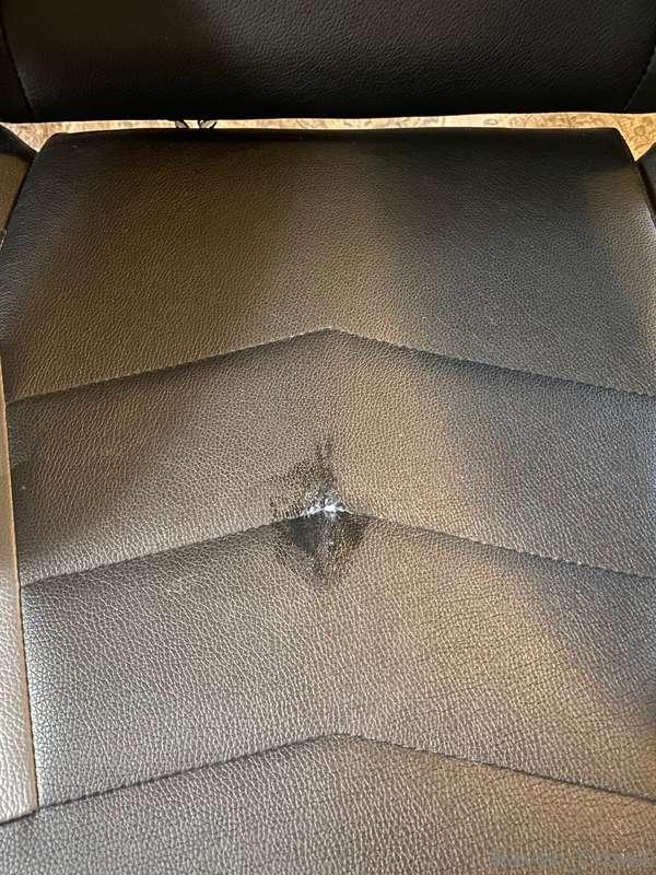 Oops 🙊 maybe I should wear panties when editing.. looks like..