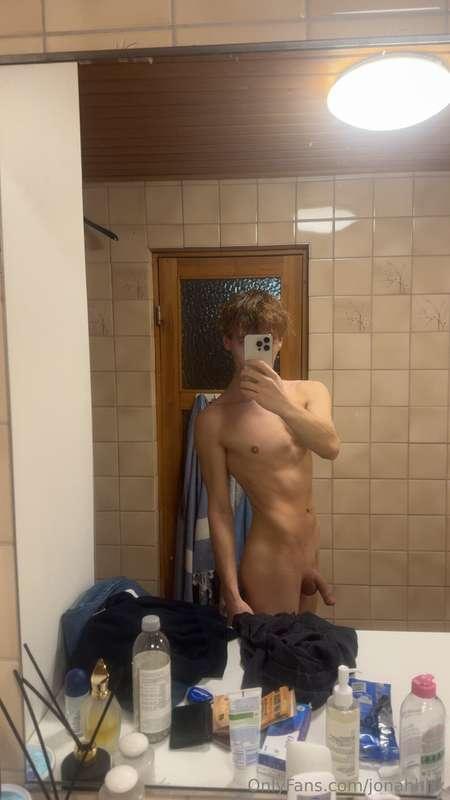 I’m your favorite distraction, aren’t I? 😏