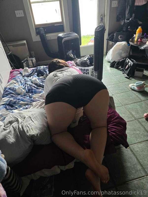 What would you do if you saw me bent over like this daddy? 😘