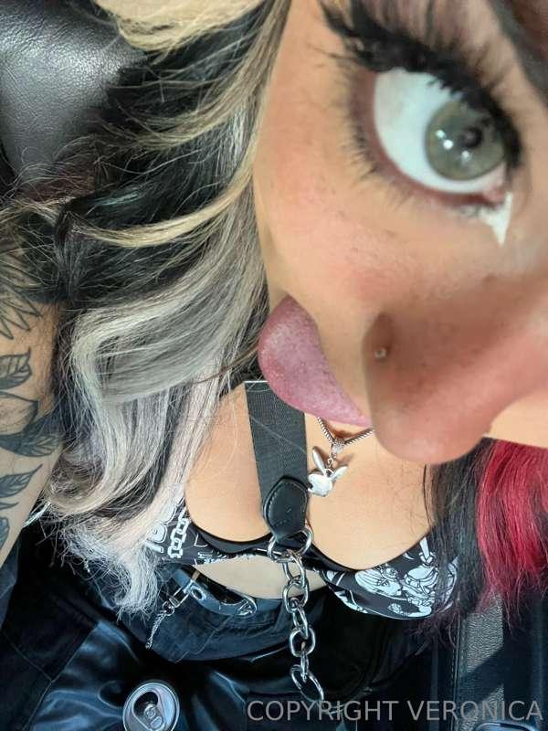 👁👅