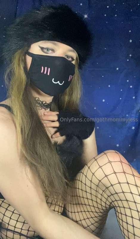 Promo pic dump~ 🖤❤️💖Blowing you a kiss for being a sub~ 😘❤️