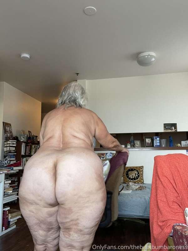 thebumbumbaroness image #1