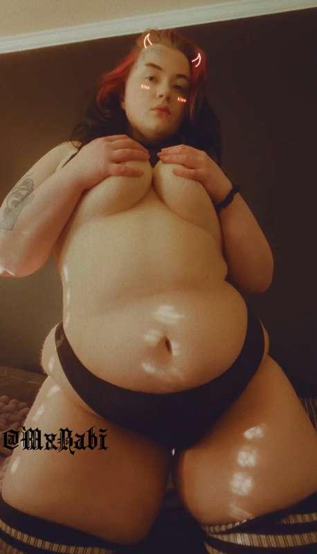 Go show my favorite Dommy Mommy @mxbabi some love 🖤 

Uncens..