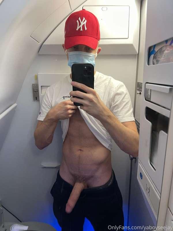 got so horny on the flight to LA 🤪 gonna make some content w..