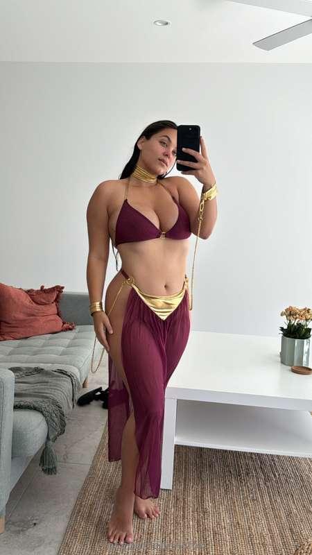 do you like my outfit? 😈