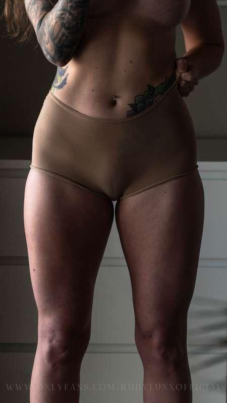 I just realized I haven't shown you guys these panties befor..