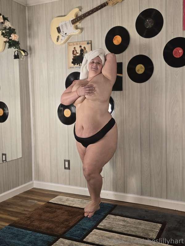 sheslillyhart image #0