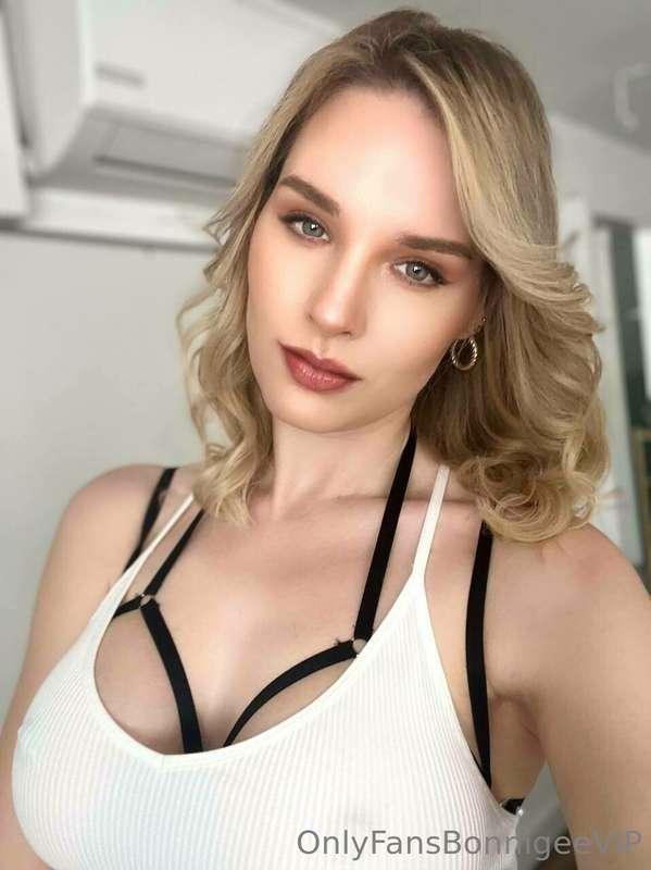 Does anyone fancy giving me a facial 💦🫦