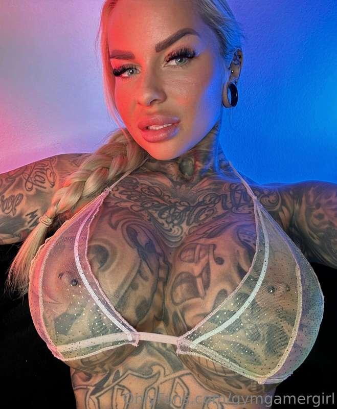 Can you please cum on my titts? 💦