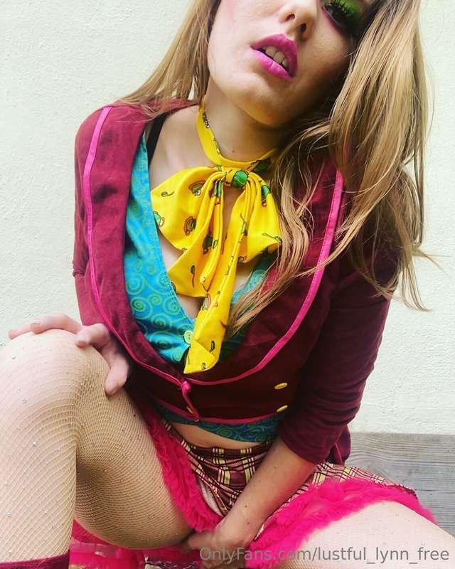 I still don’t have my Halloween costume picked out! 😫 What w..