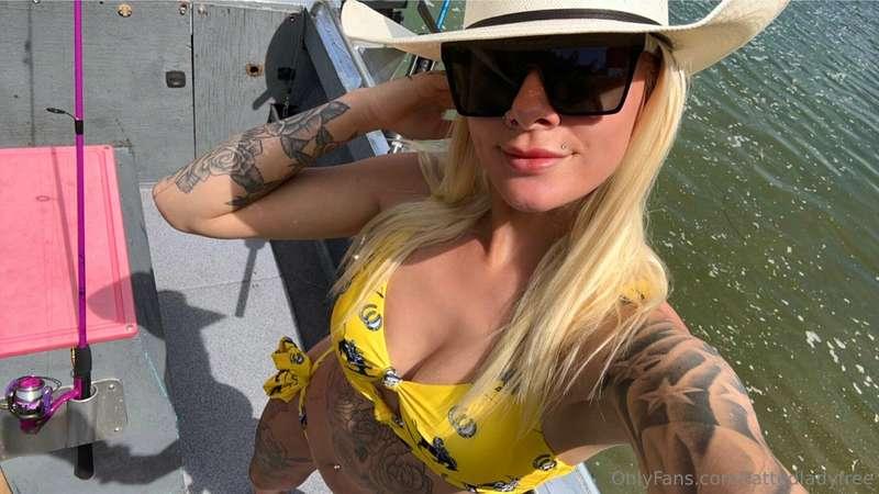 No Shoes No Shirt No Problem😉☀️
@tatted_lady 
@tatted_lady