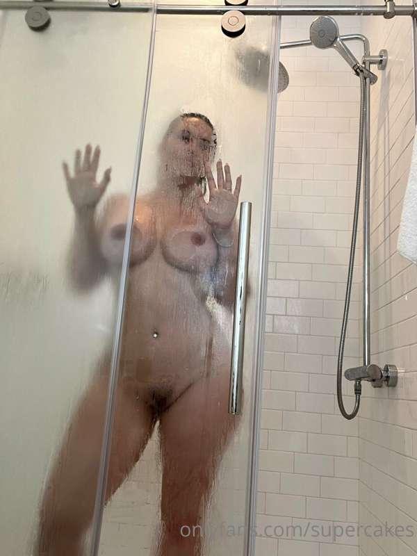 Pass me a towel pls, I’m so wet 💦