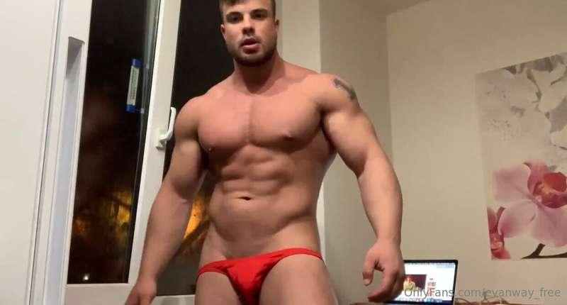 Check here ! Super hot muscle show 😈🤩 Close upper body with ..