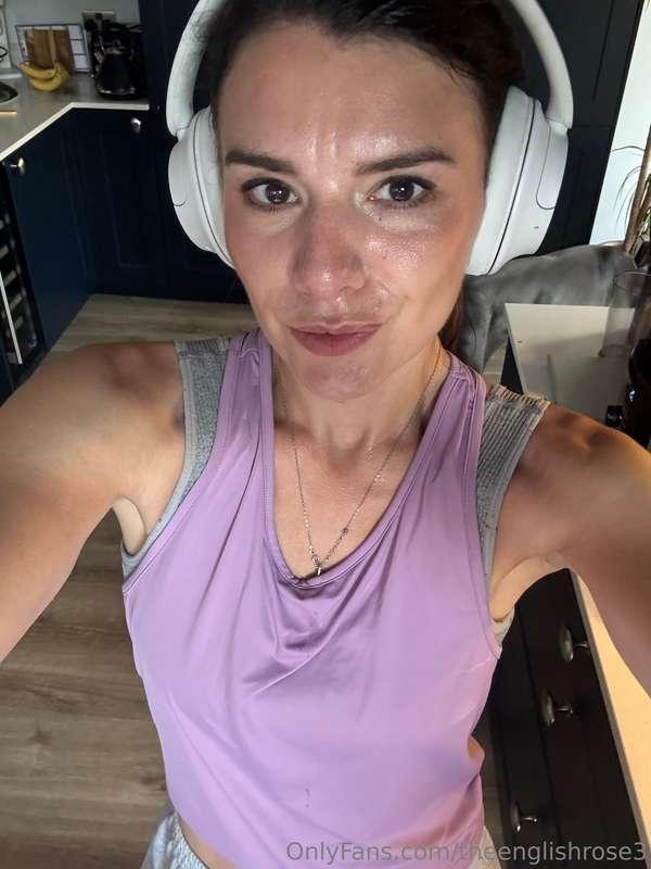 Sweaty post run selfies… who likes seeing more of my day to ..