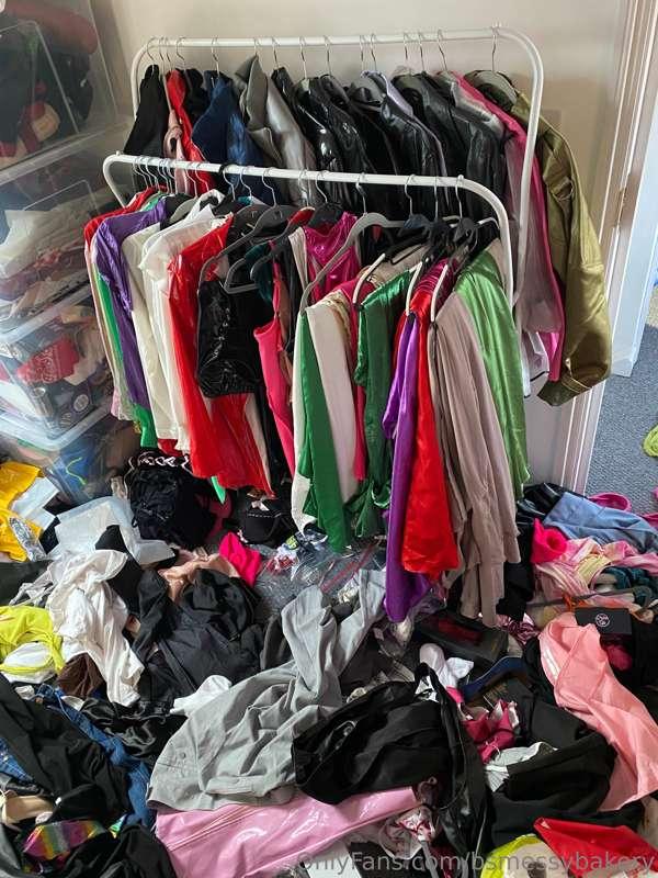 Hello my messy family ❤️ how are you? So my WAM room was an ..