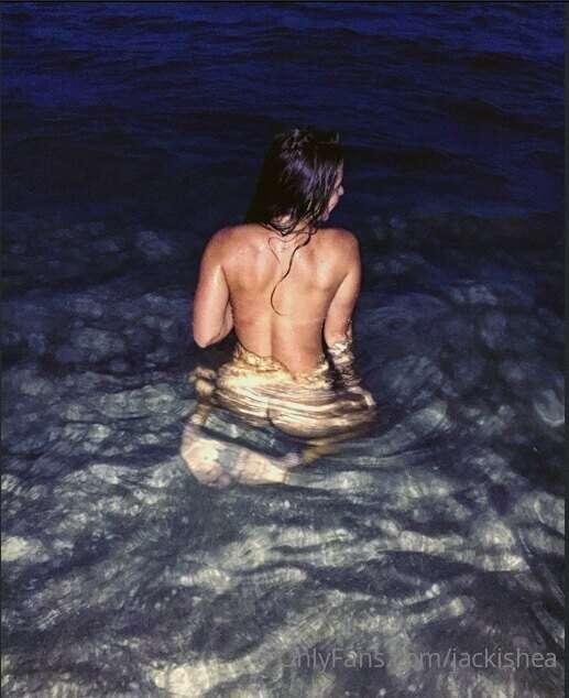 Would you swim in the ocean at night? 🧜‍♀️