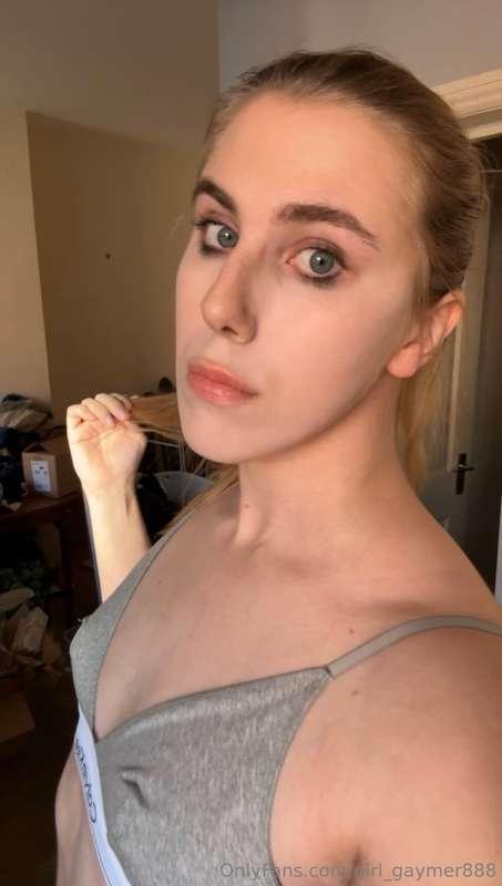 Kneel and worship me boi~👩‍🦳