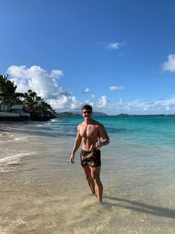 All this traveling has me missing the beach 🧳 🏖