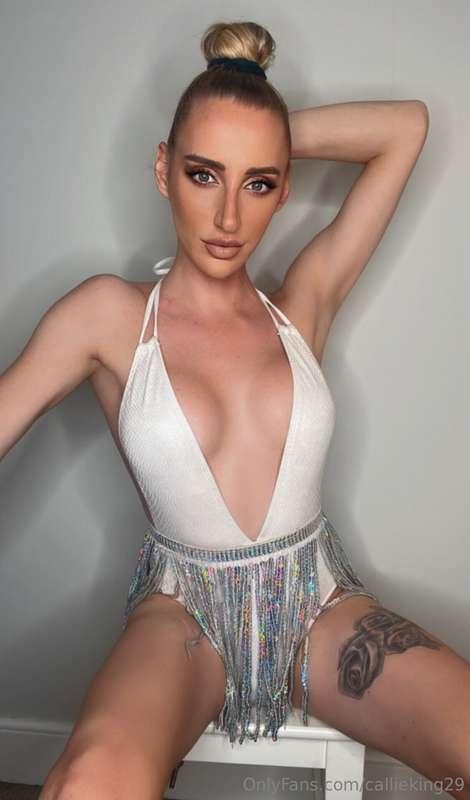 I wanna go on a date ...who's romantic...? tell me something..