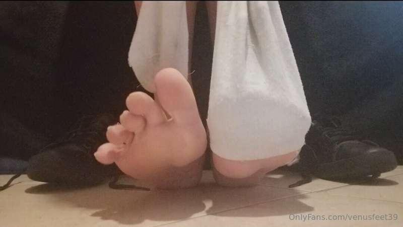 Post workout: just out of shoes… socks peleed off… the warm,..