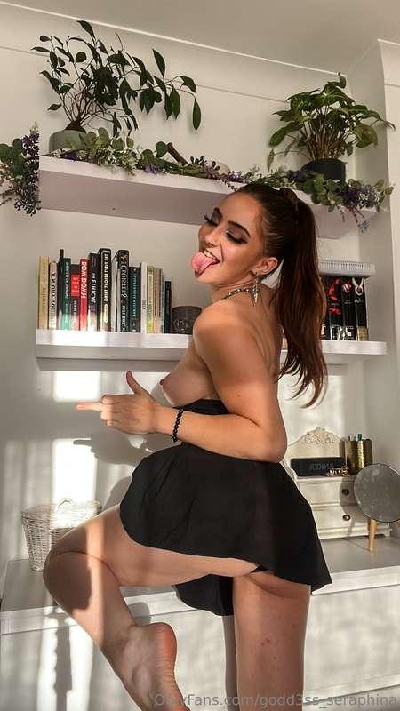 godd3ss_seraphina image #2