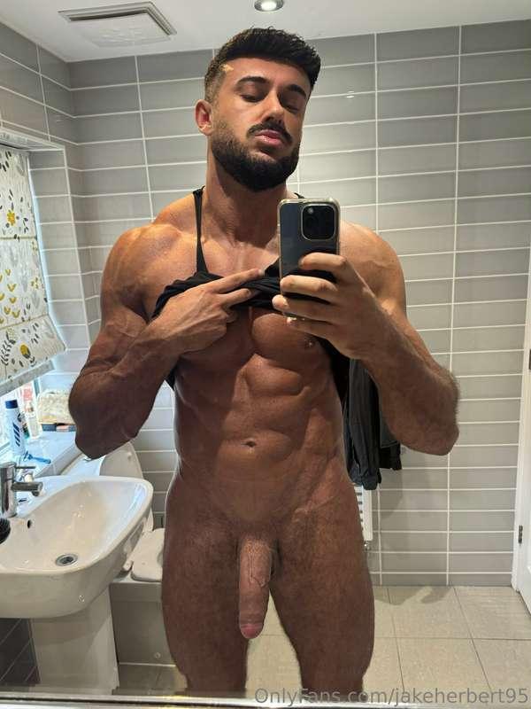 Who wants to be my gym partner 🏋️
