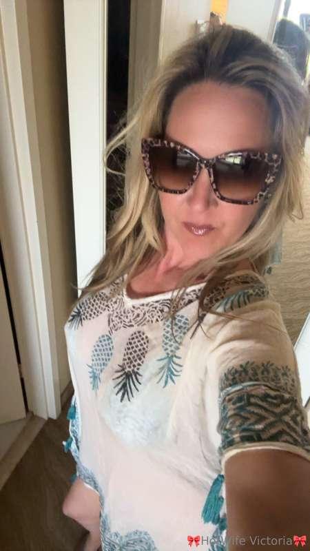 On my way to the pool… 💕