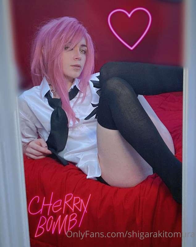 Kinda-Wholesome Cherry Photo to hide another edgy Shigaraki ..