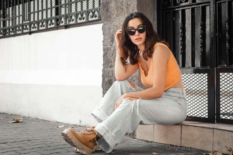 let's go for a walk together, who knows where it might end 😳