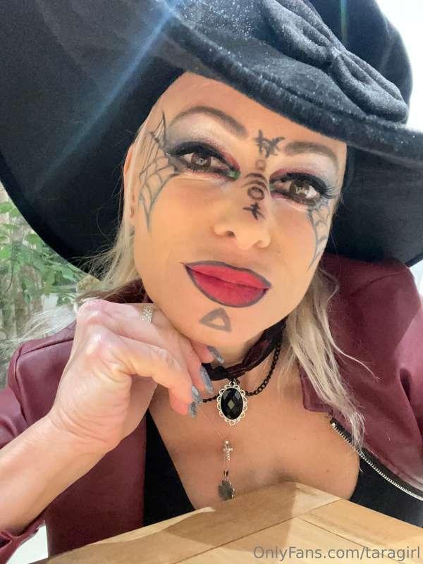 Happy Halloween 🎃 guys just recording a sexy witch 🧙‍♀️ vide..