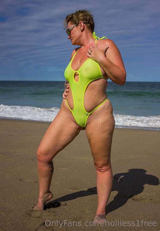 holliess1free image #5