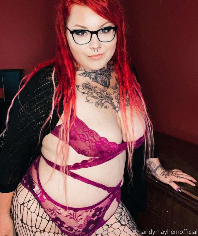 You know you want your hands under this lace. 🥵