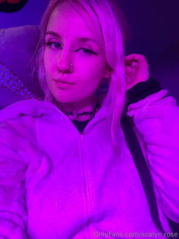 In my onesie vending my art at a show 💖💕