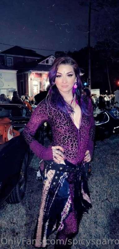Wanna see what's to reveal under this outfit? Check out thes..