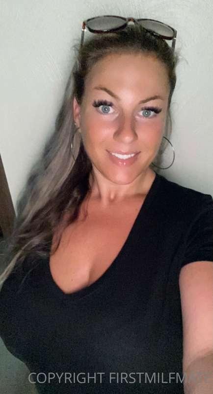Sending my love xoxo🖤🖤
Hoping your weekend is fantastic!