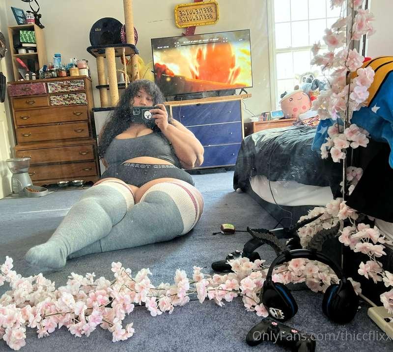 Spoiling y’all with thighs this week 😌